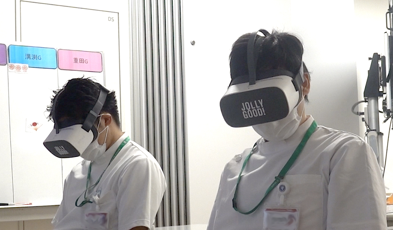 VRを使う医療スタッフ